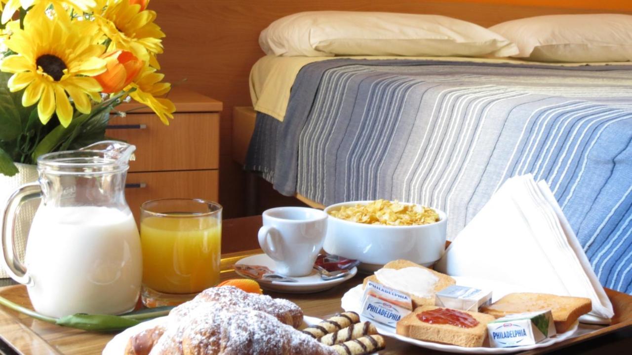 Lecce Cplaza Bed & Breakfast Bagian luar foto